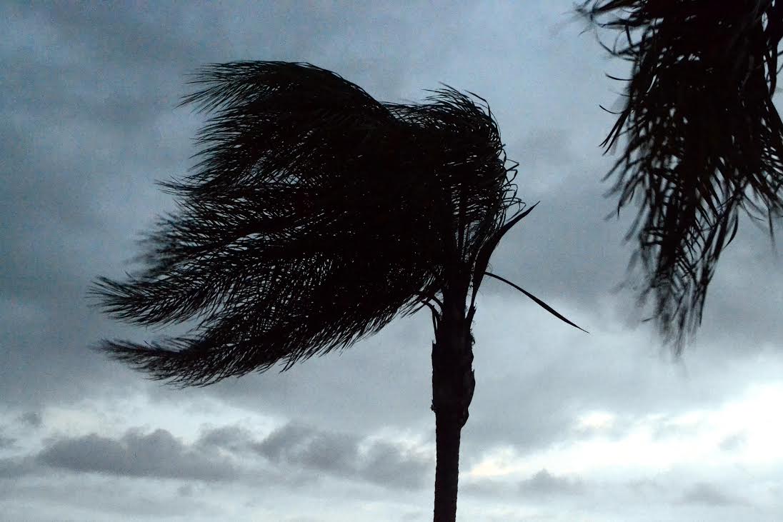 Hurricane Matthew continues along East coast