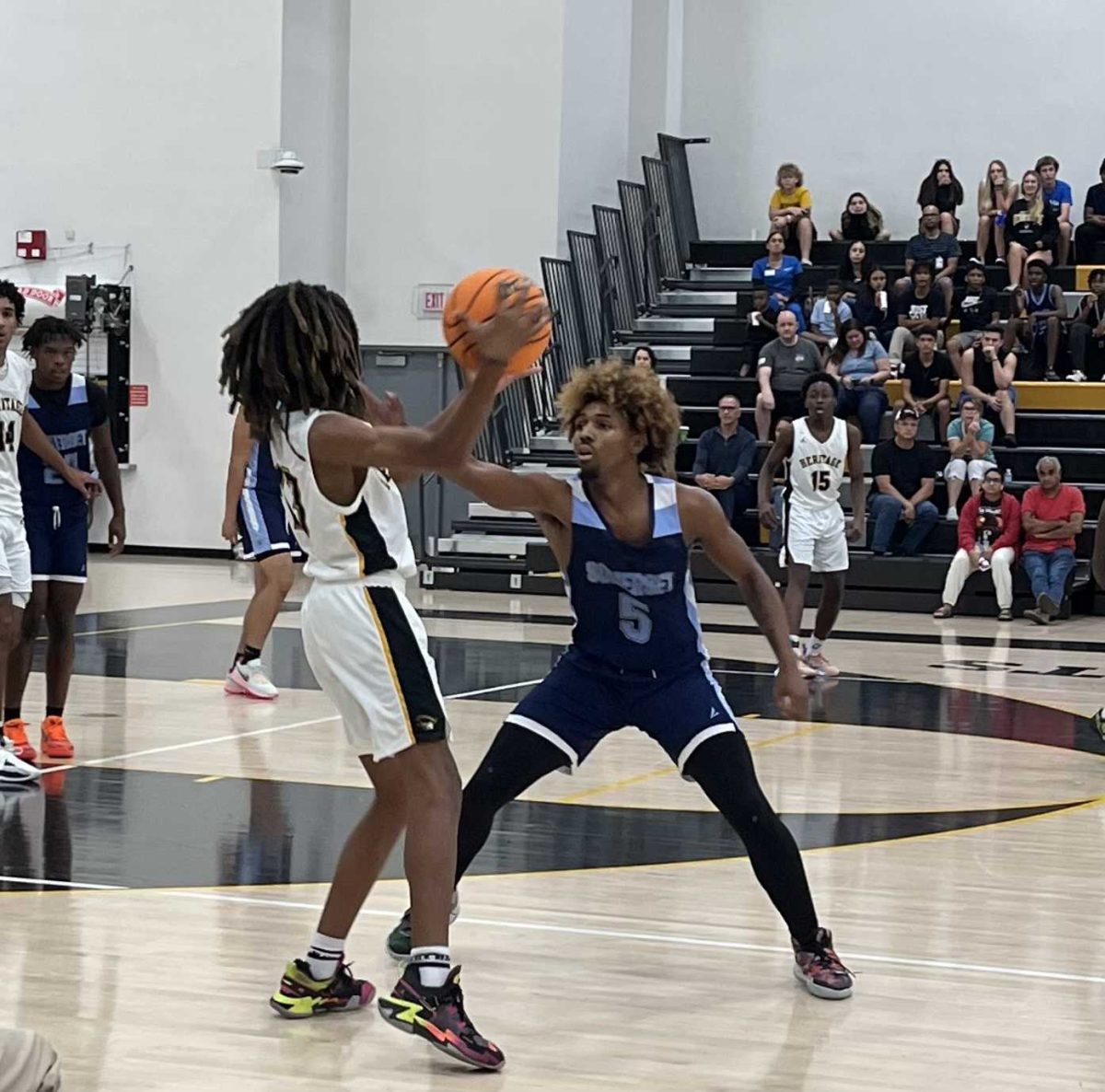 Despite comeback, varsity boys basketball falls short of victory