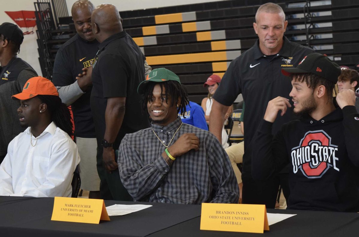 Seniors commit on signing day
