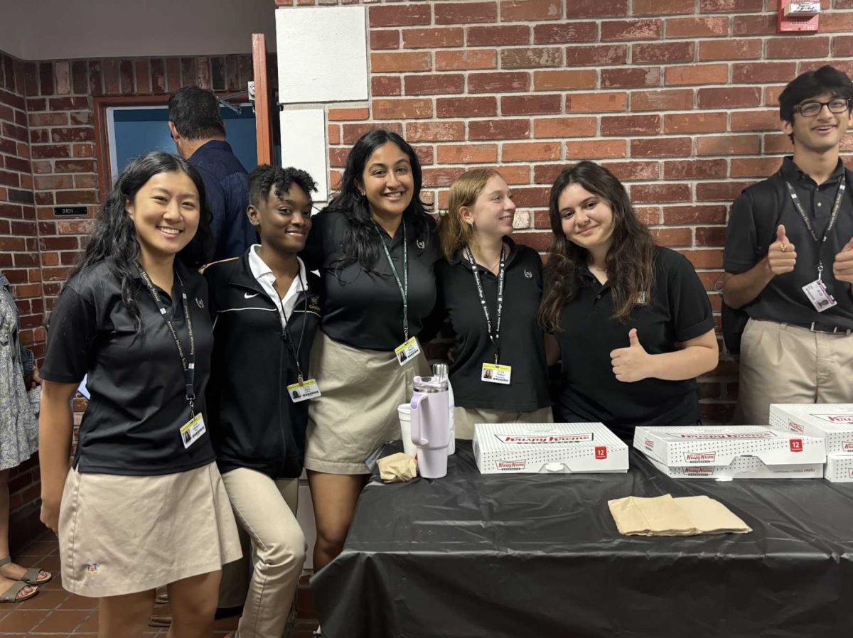 SGA puts on first-ever “Donuts with the Deans”
