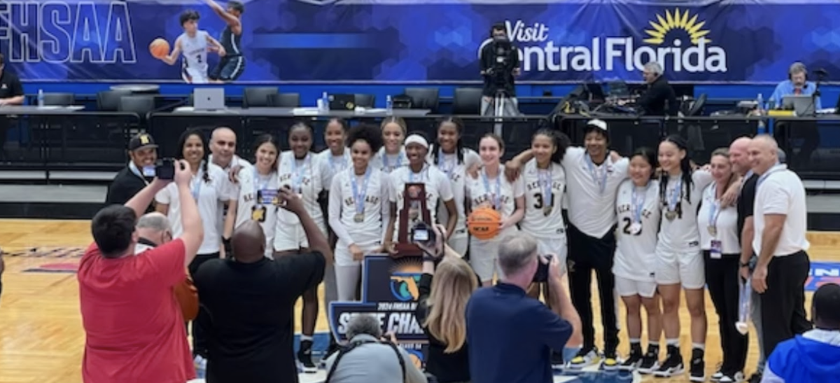 Girls varsity basketball reclaims state championship