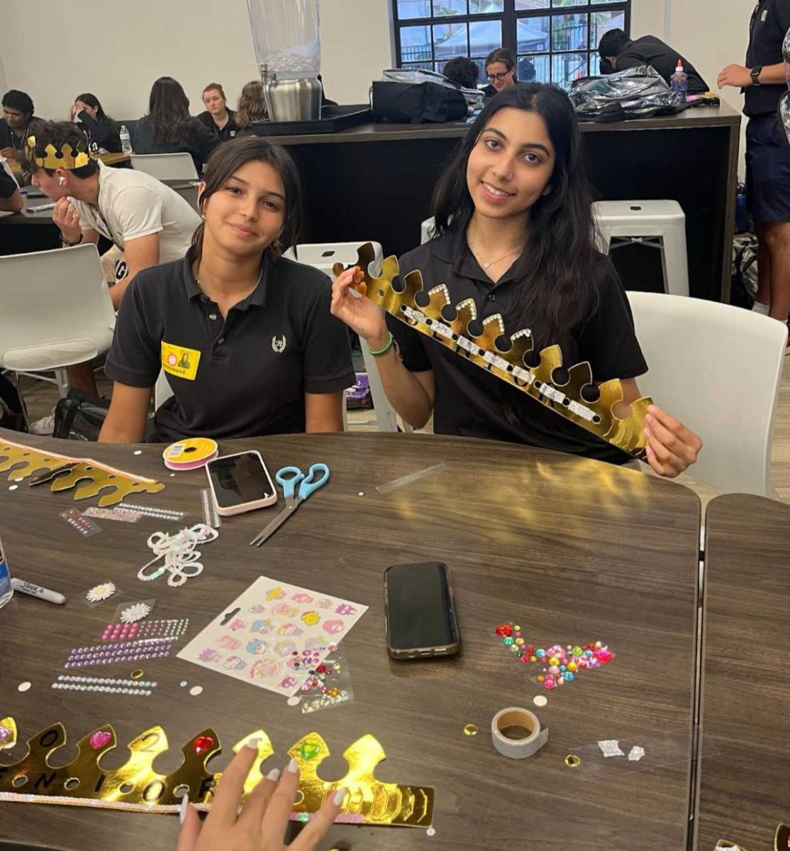 Juniors prepare crowns for senior step up day