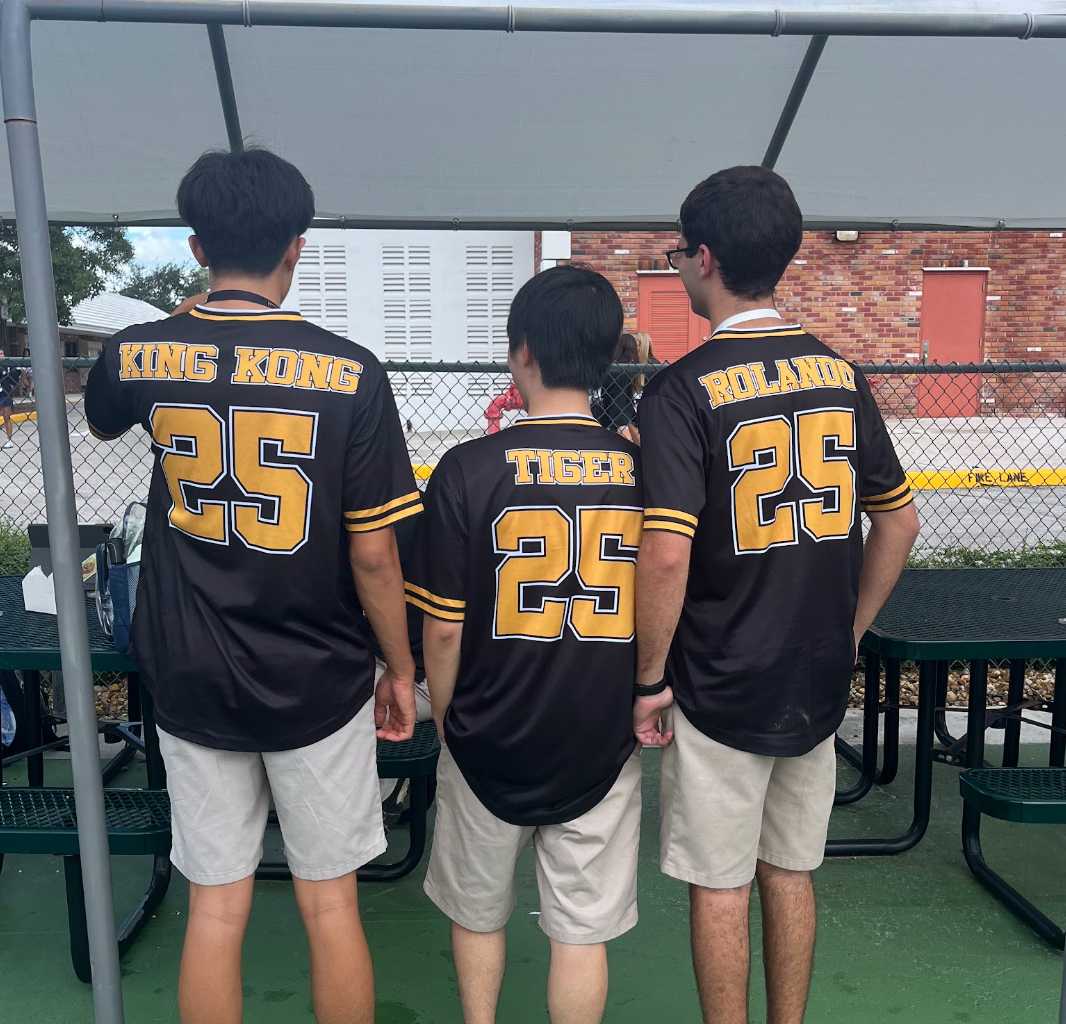 Seniors show off their new senior jerseys